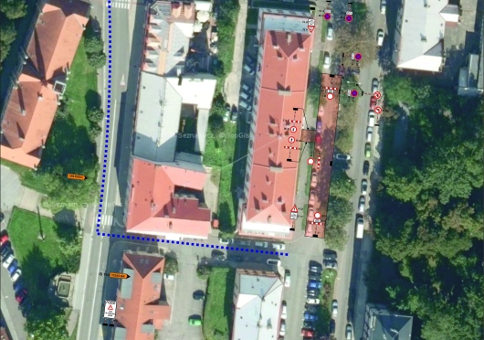 Situace s uzavírkou na Tyršově náměstí.