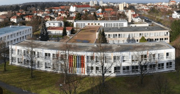 U Stadionu_ ŠKOLA